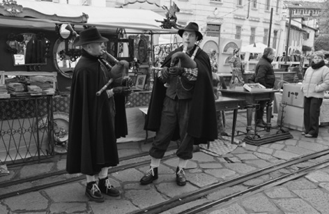 Zampognari sul Naviglio